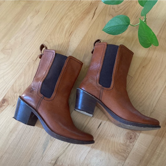 Frye | leather chelsea boots size 6 - Picture 1 of 6